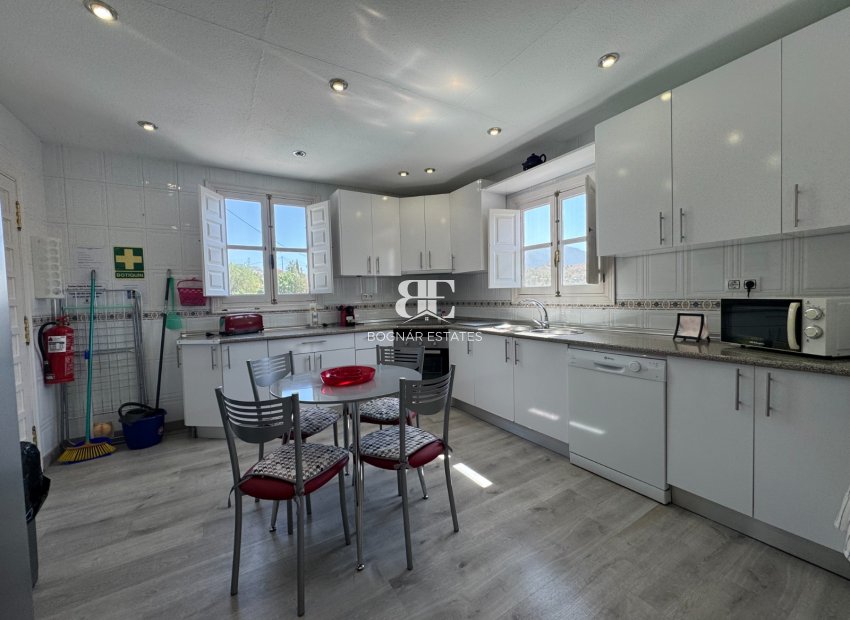 Resale - Villa -
Blanca