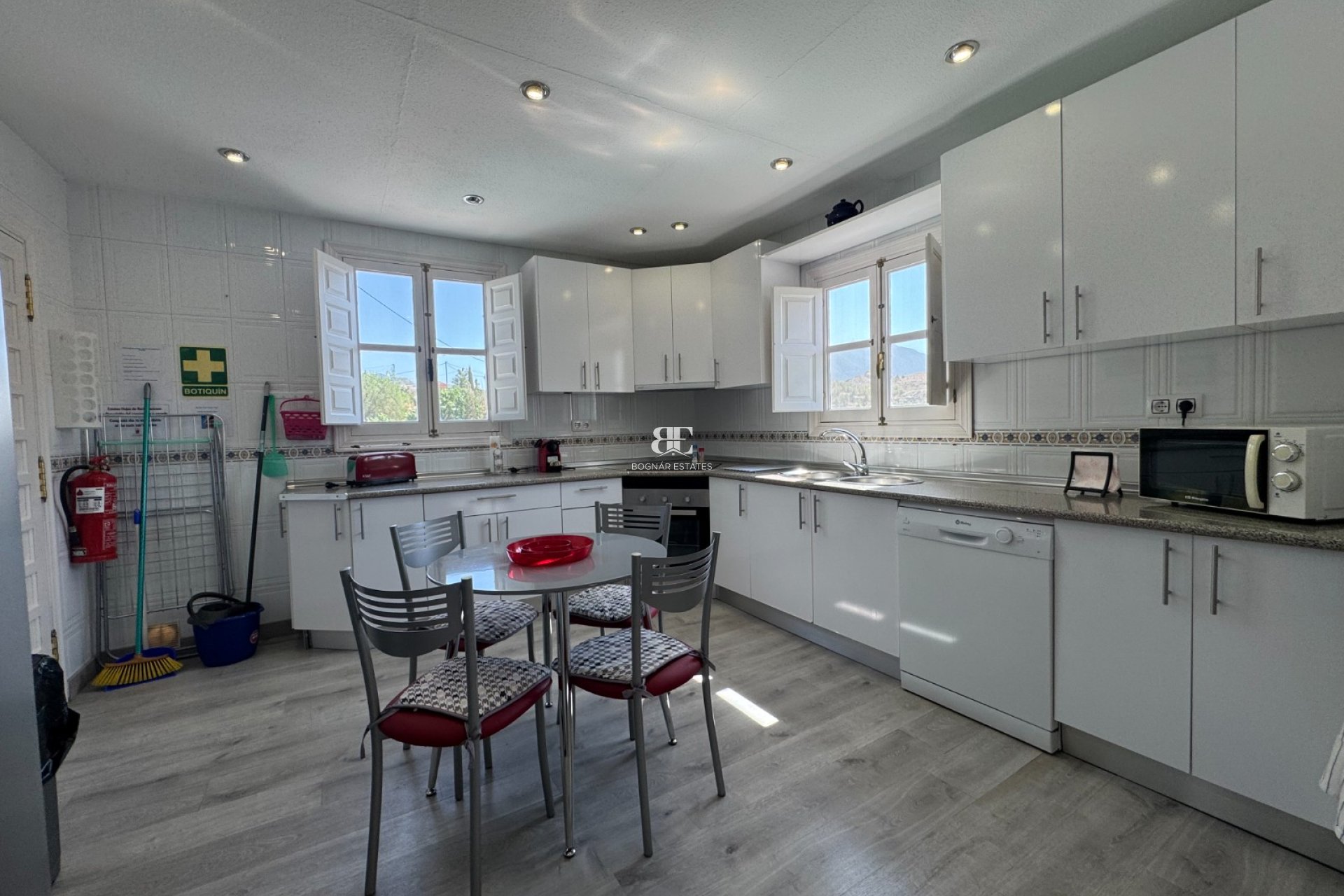 Resale - Villa -
Blanca