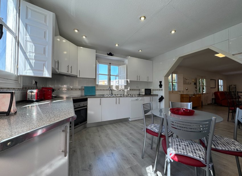 Resale - Villa -
Blanca