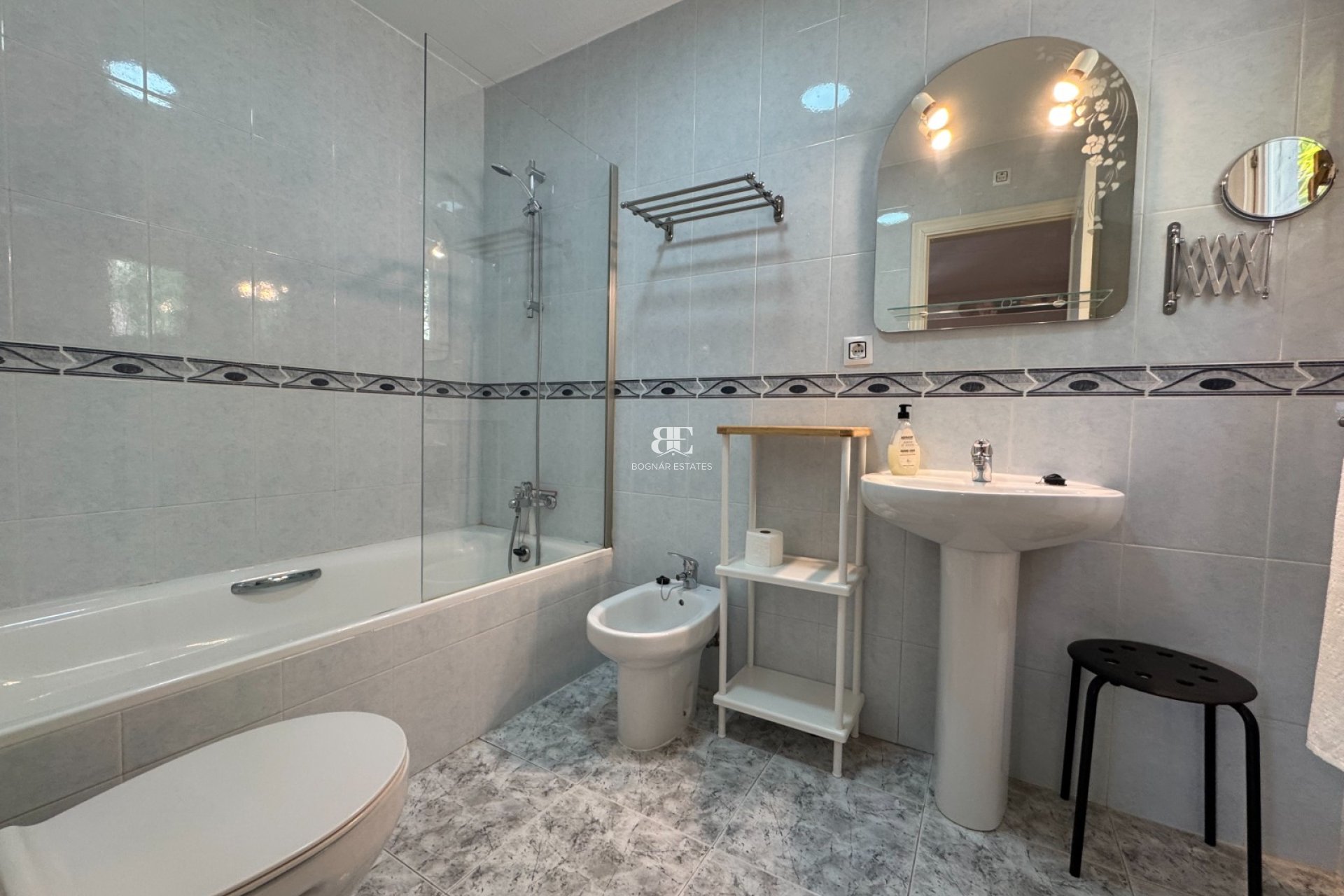 Resale - Villa -
Blanca