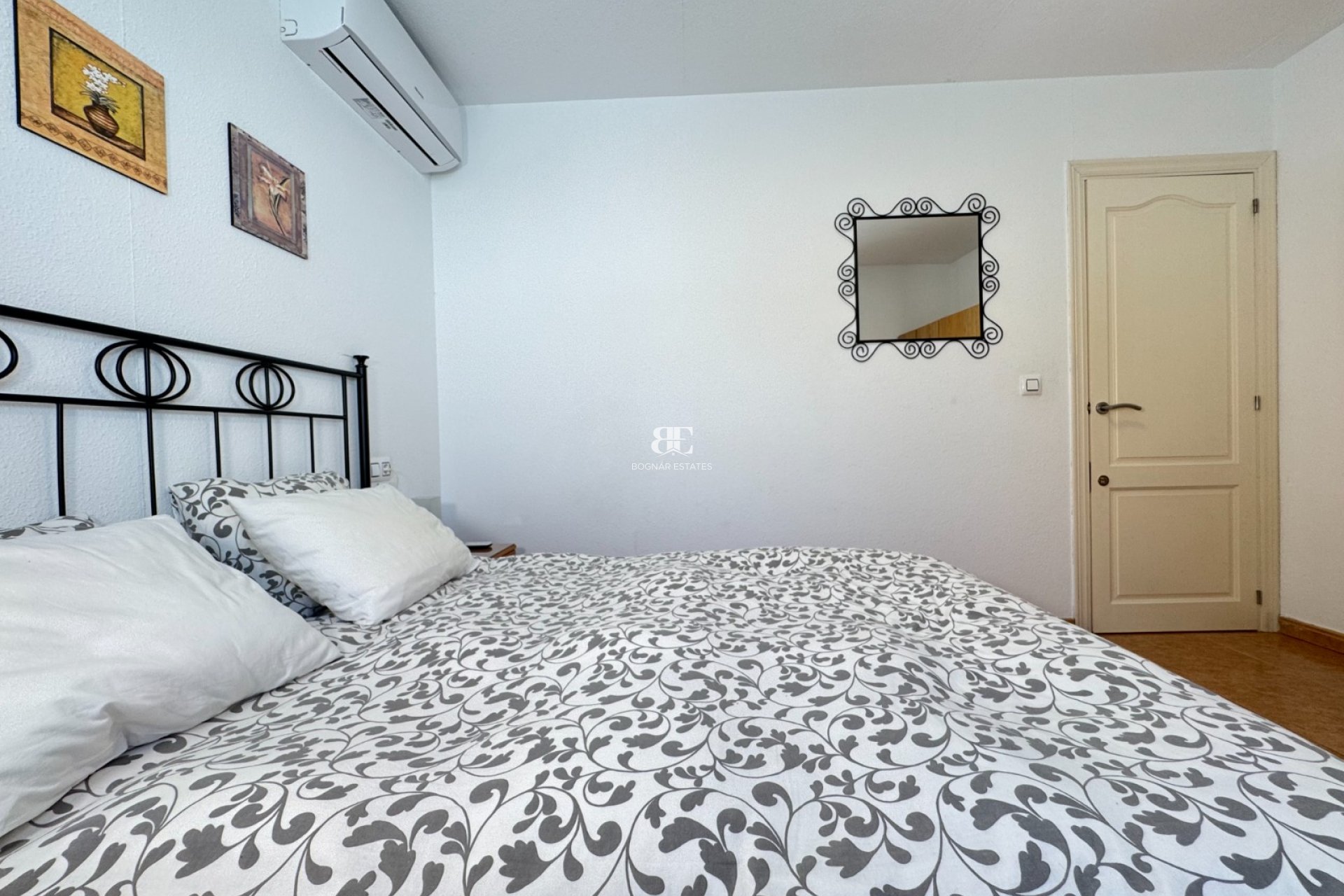 Resale - Villa -
Blanca