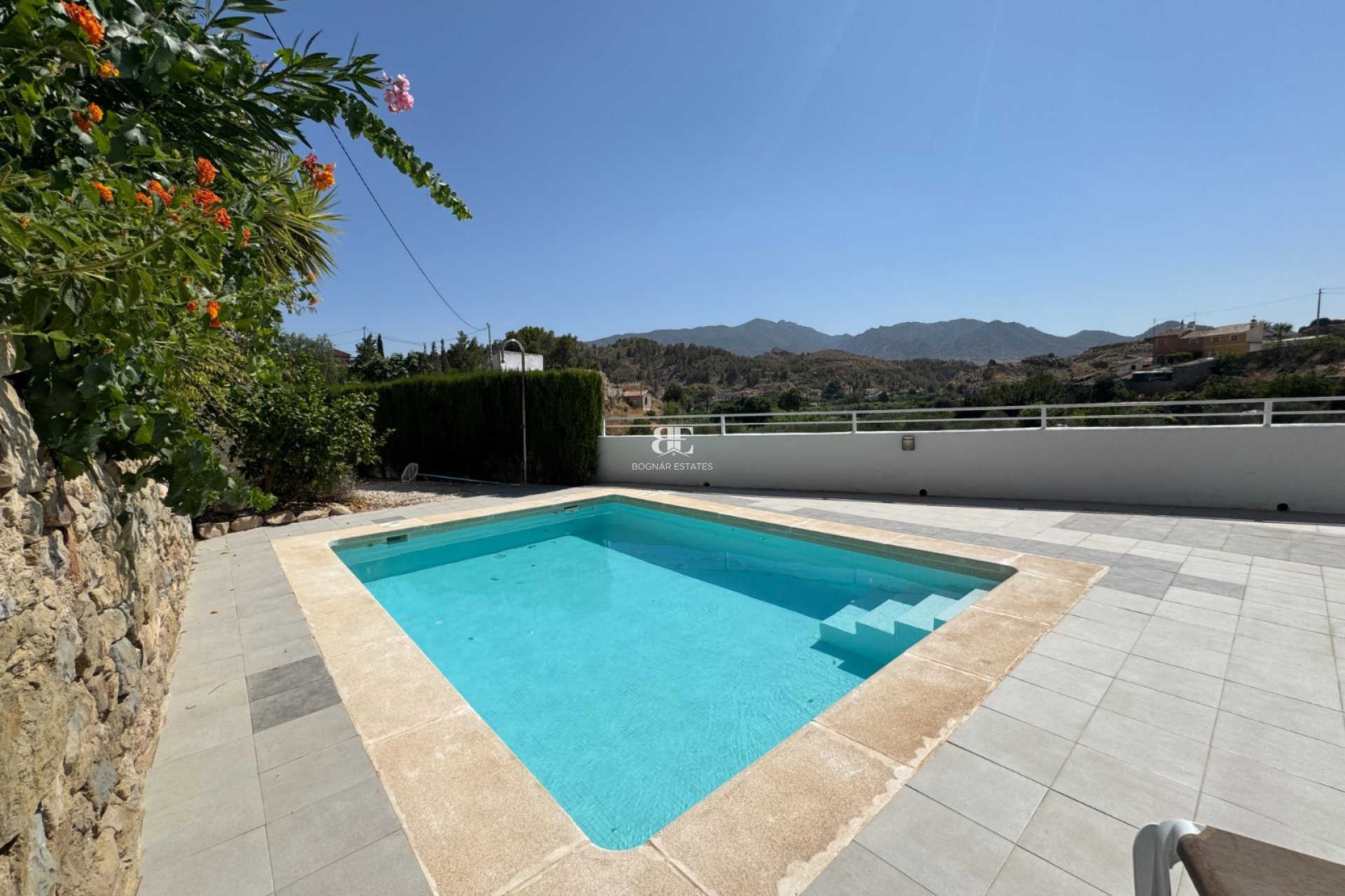 Resale - Villa -
Blanca