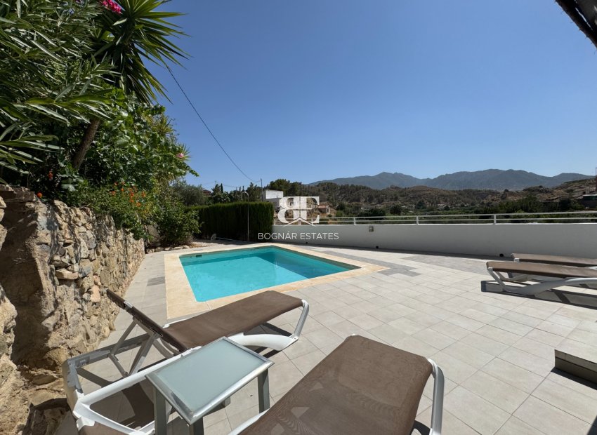 Resale - Villa -
Blanca