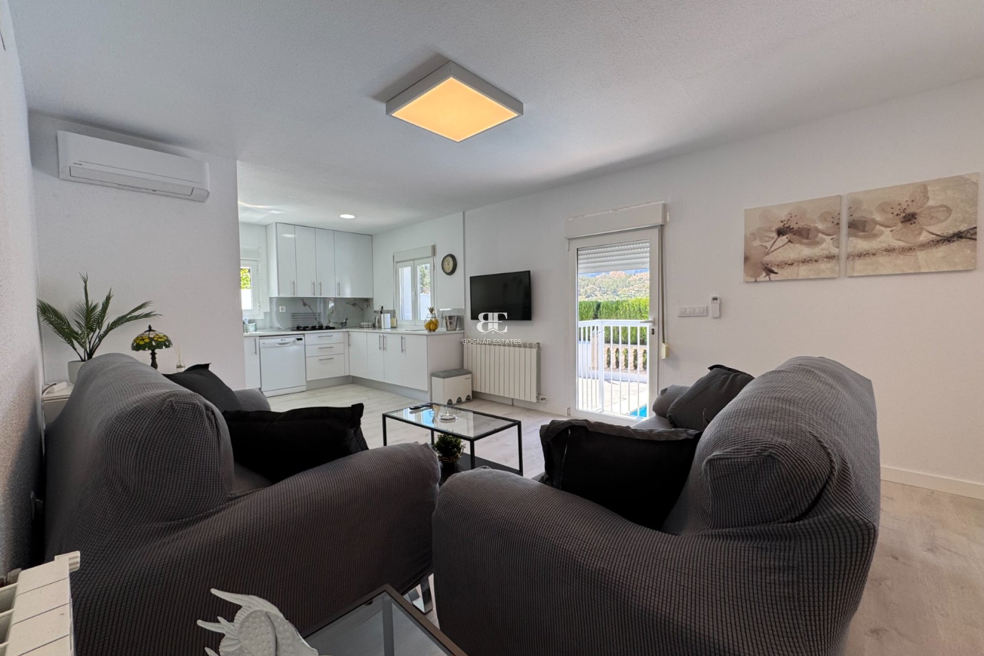 Resale - Villa -
Blanca