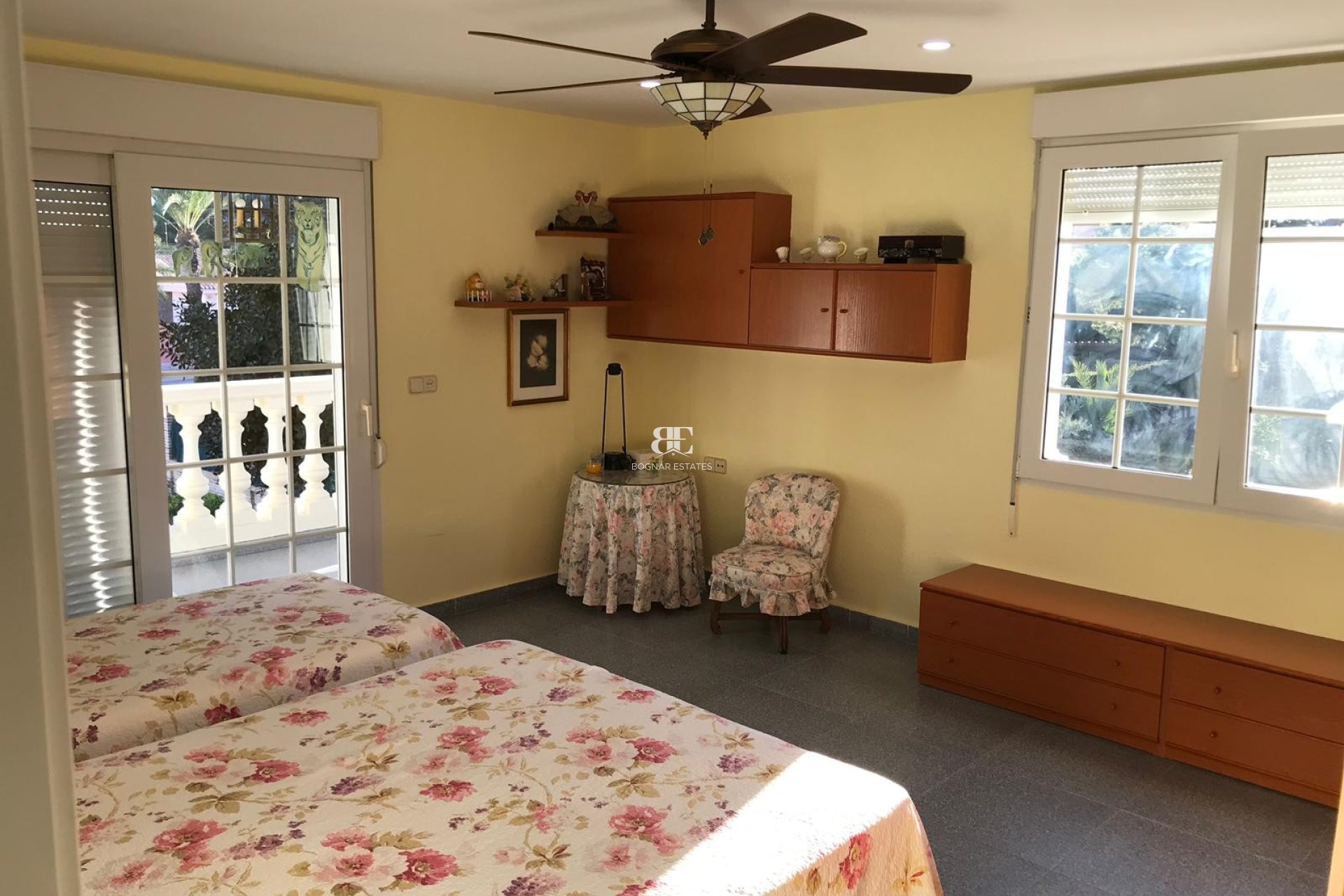 Resale - Villa -
Cabo Roig