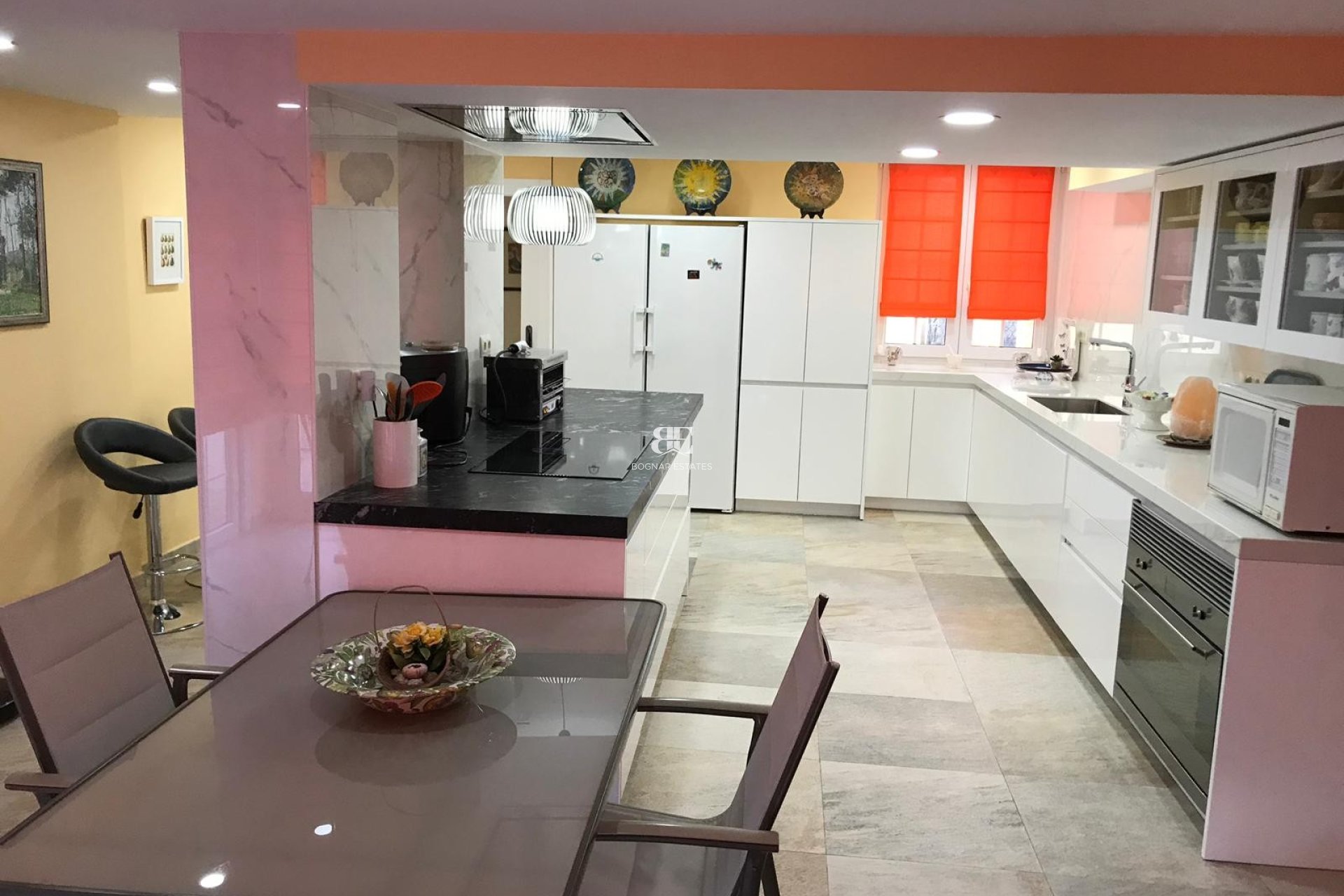 Resale - Villa -
Cabo Roig