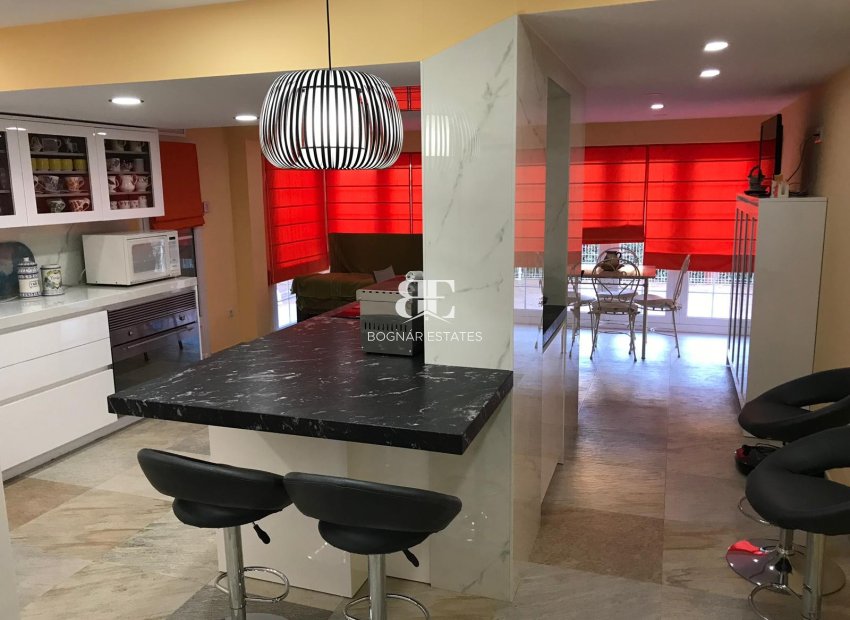 Resale - Villa -
Cabo Roig