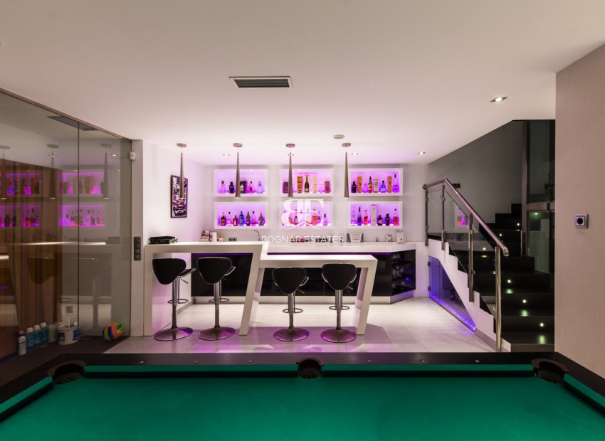 Resale - Villa -
Calpe - Zona Puerto Blanco - Maryvilla