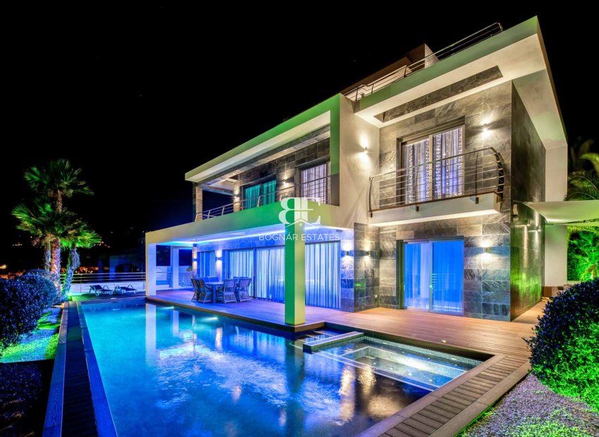 Resale - Villa -
Calpe - Zona Puerto Blanco - Maryvilla