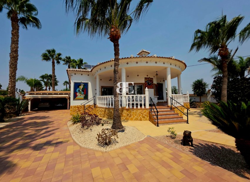 Resale - Villa -
Catral