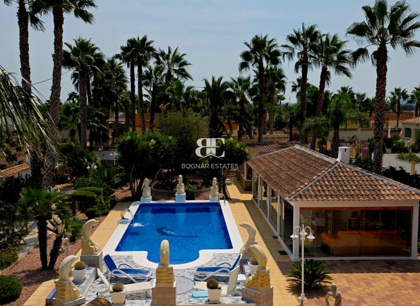 Resale - Villa -
Catral