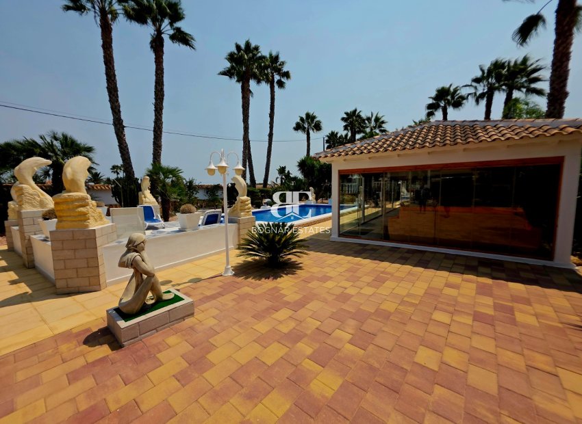 Resale - Villa -
Catral
