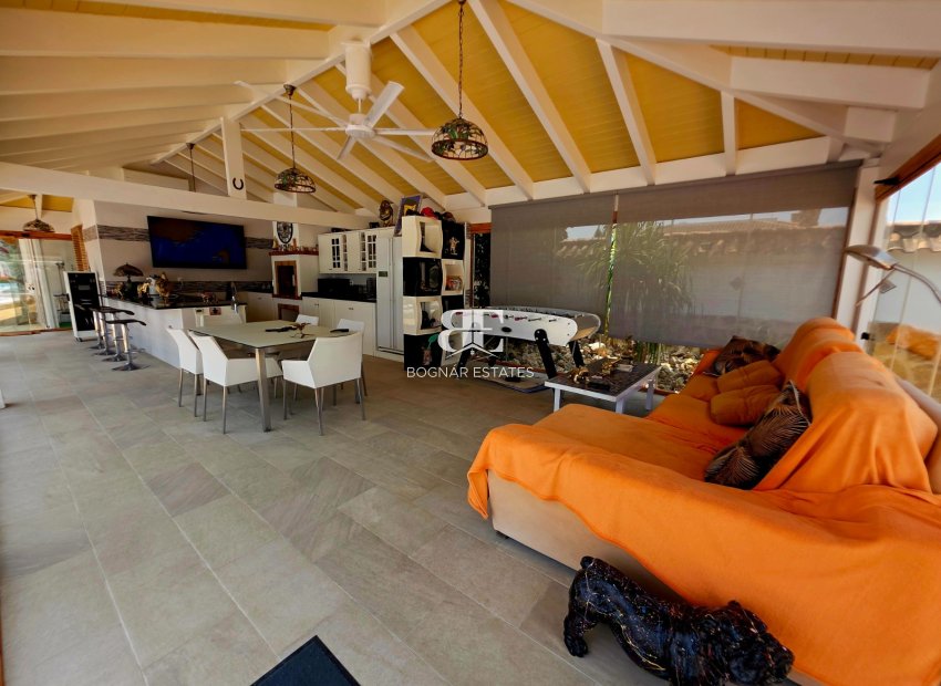 Resale - Villa -
Catral