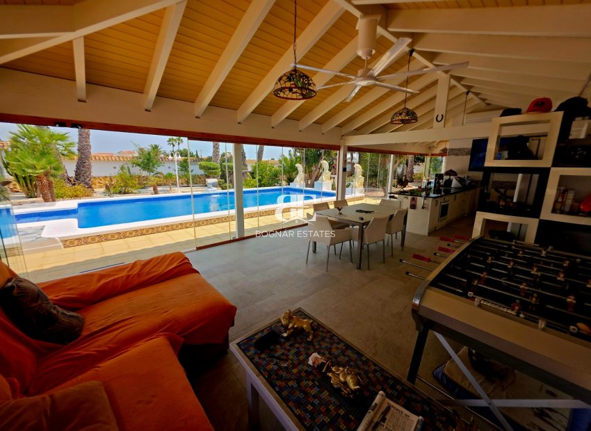 Resale - Villa -
Catral