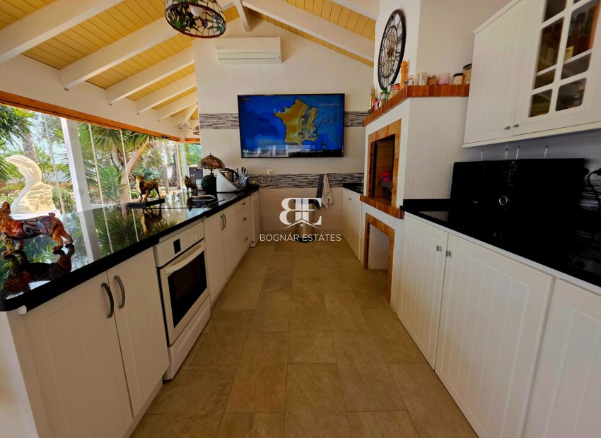 Resale - Villa -
Catral