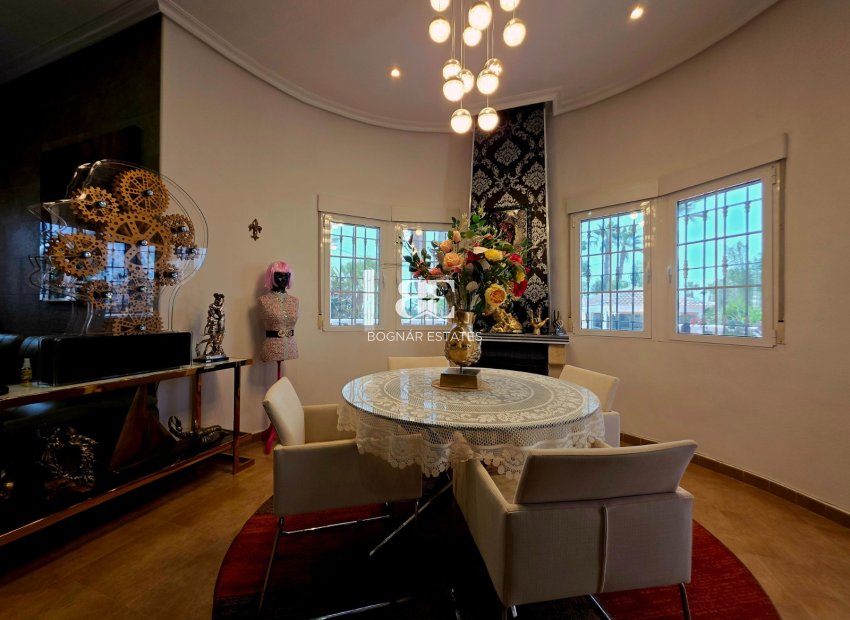 Resale - Villa -
Catral