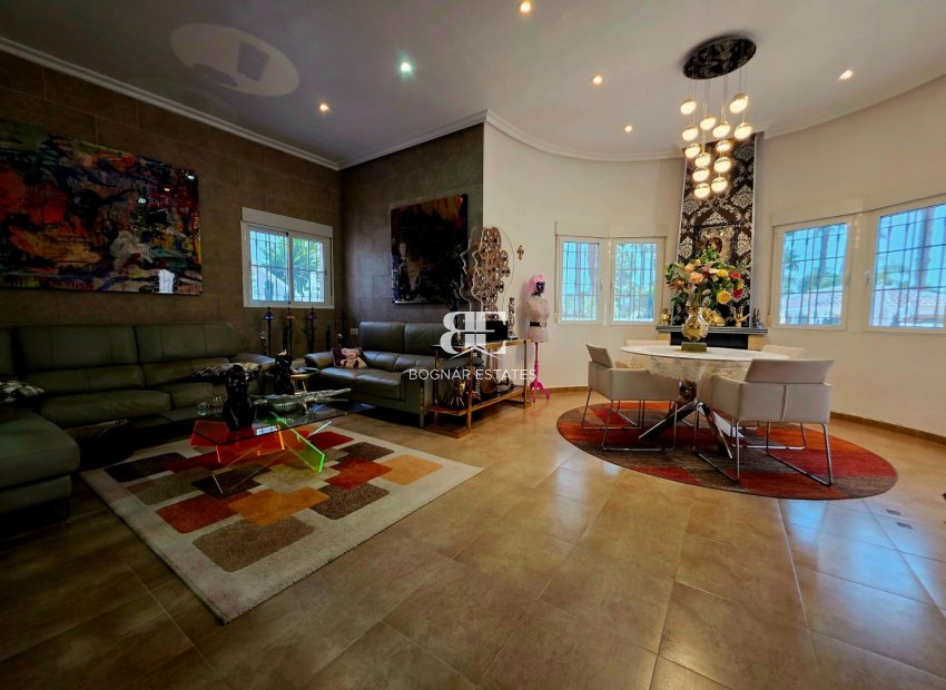 Resale - Villa -
Catral