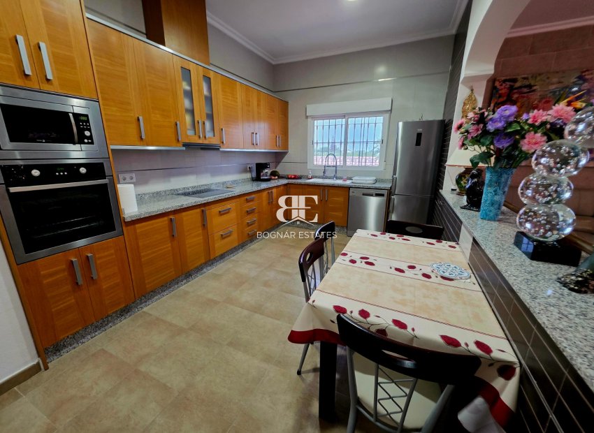 Resale - Villa -
Catral