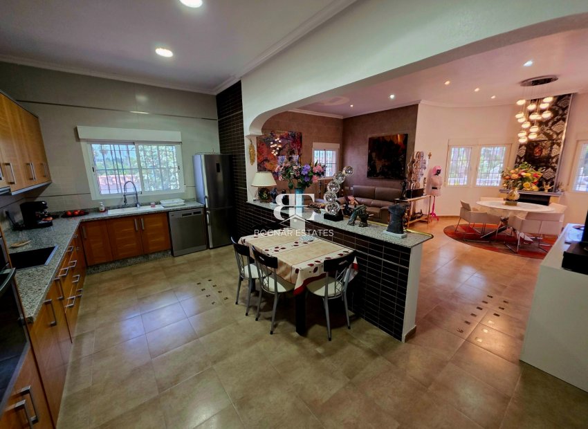 Resale - Villa -
Catral