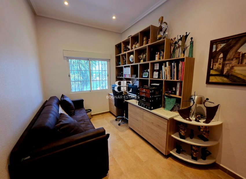 Resale - Villa -
Catral