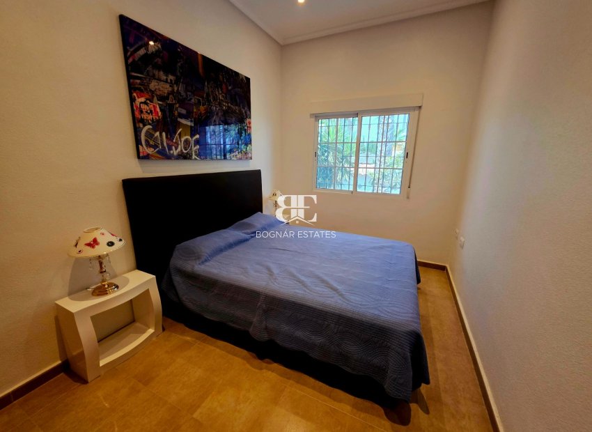 Resale - Villa -
Catral