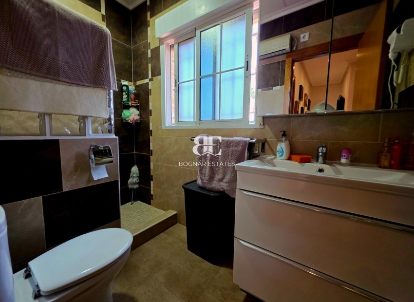 Resale - Villa -
Catral