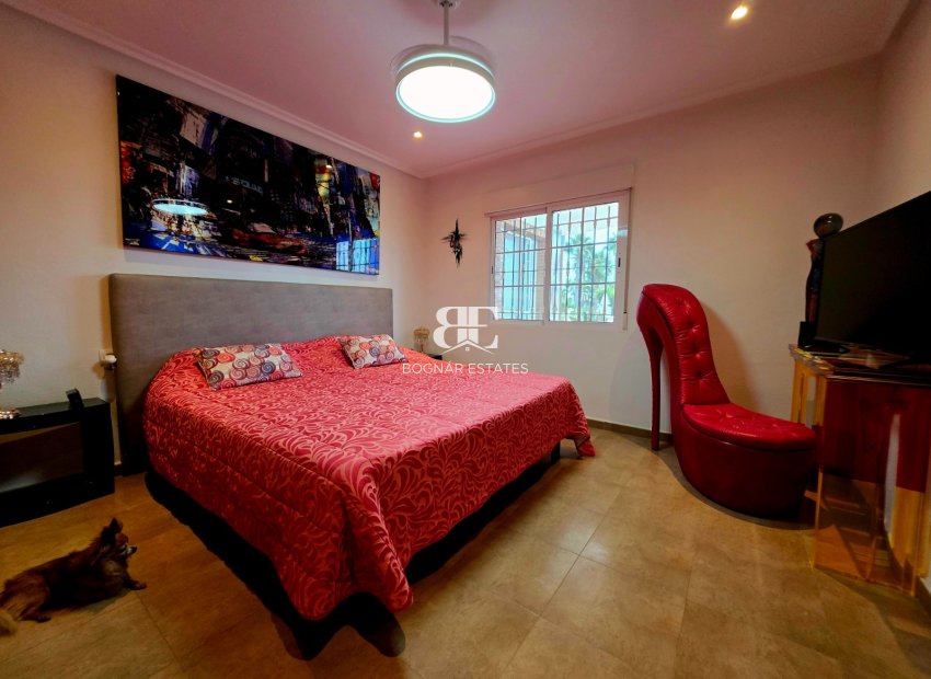 Resale - Villa -
Catral