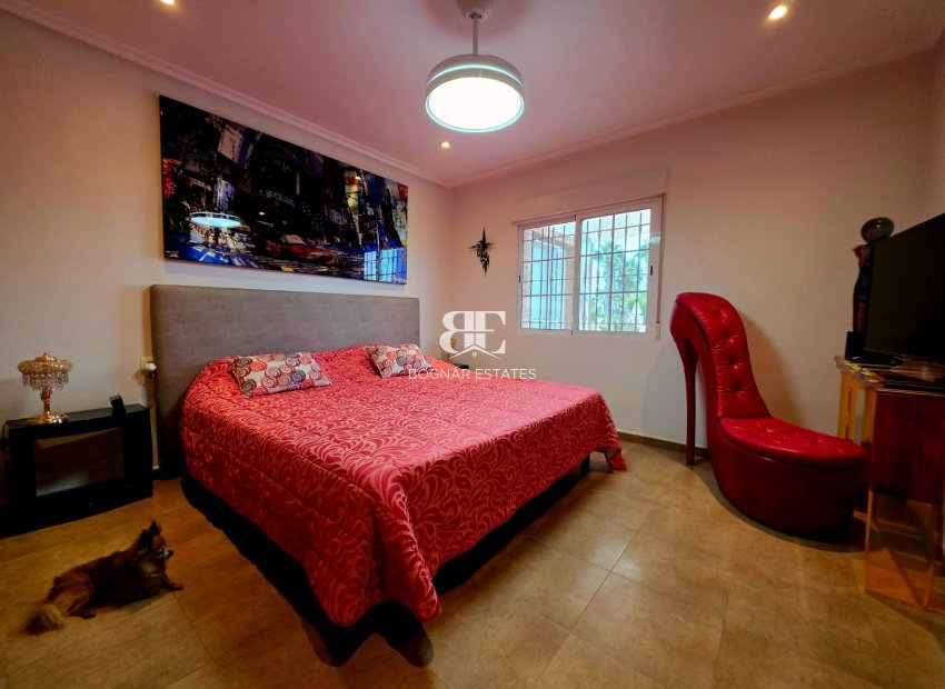 Resale - Villa -
Catral