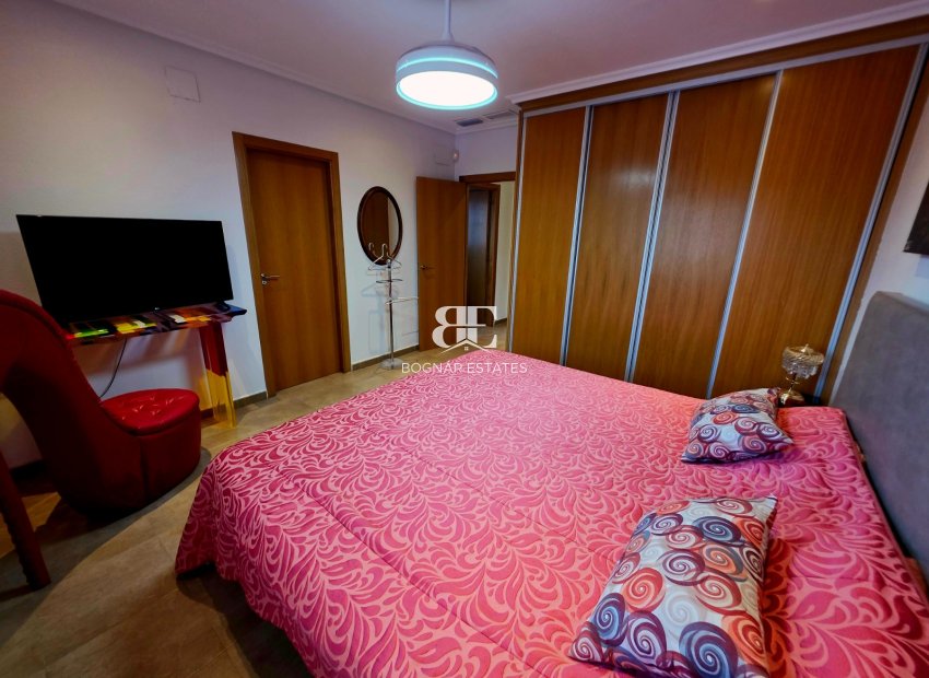 Resale - Villa -
Catral