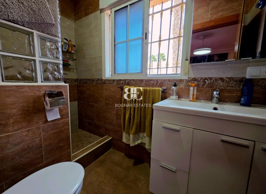 Resale - Villa -
Catral