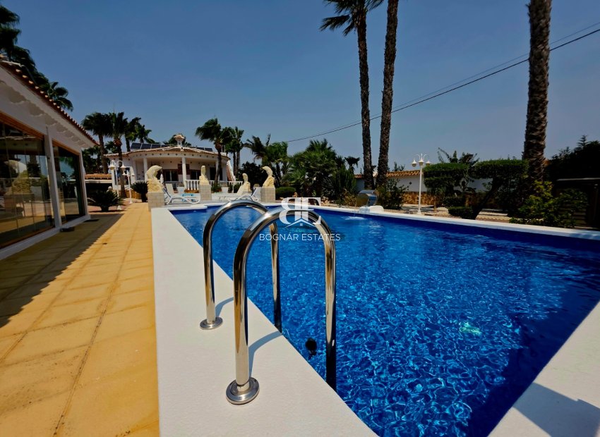 Resale - Villa -
Catral