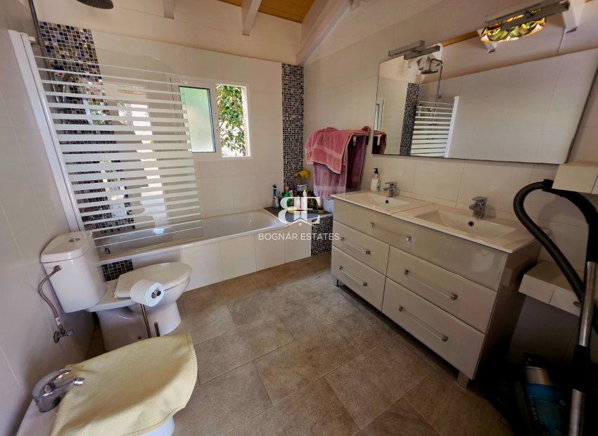 Resale - Villa -
Catral