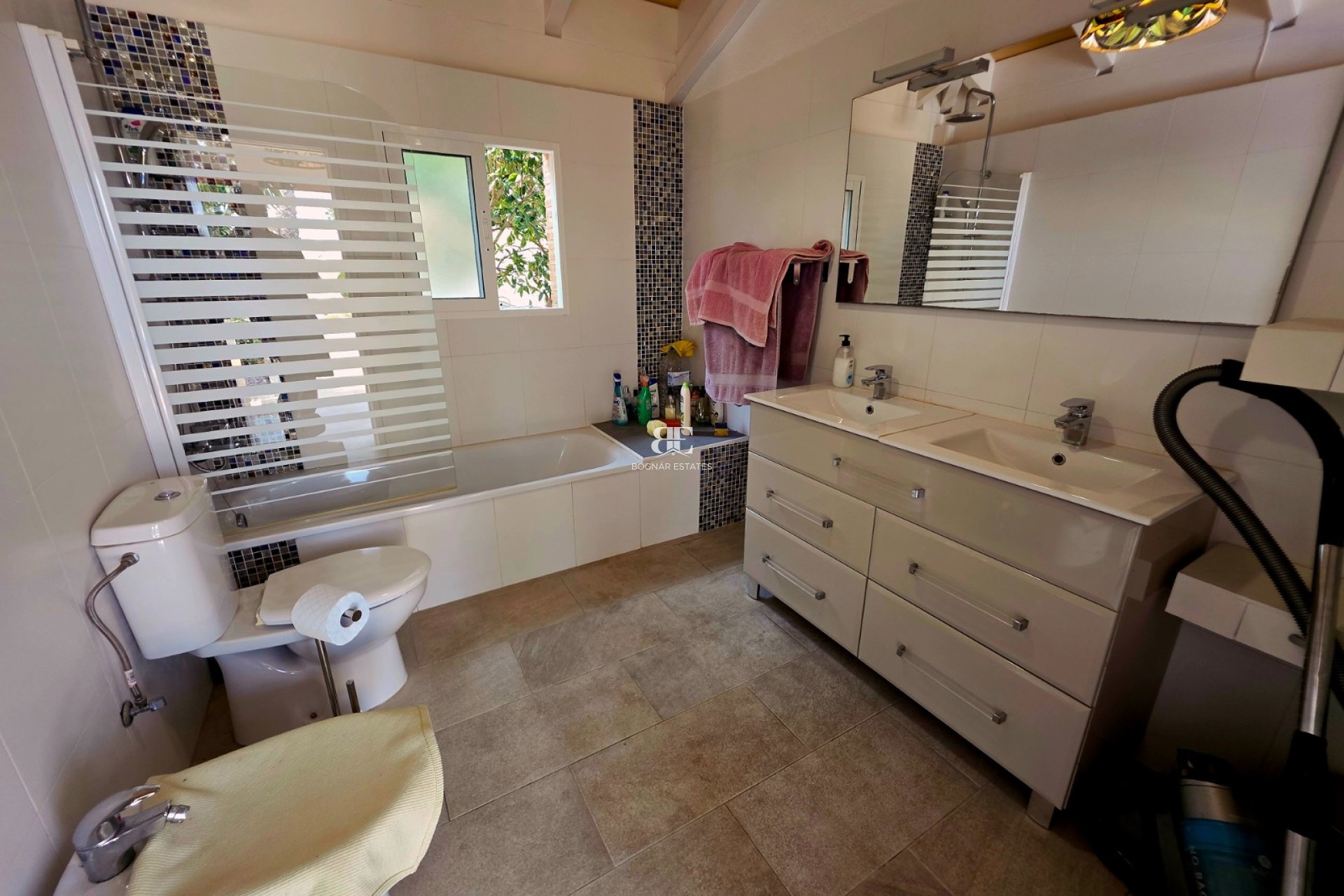 Resale - Villa -
Catral