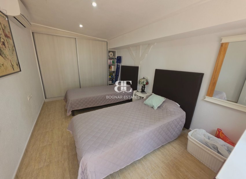 Resale - Villa -
Catral