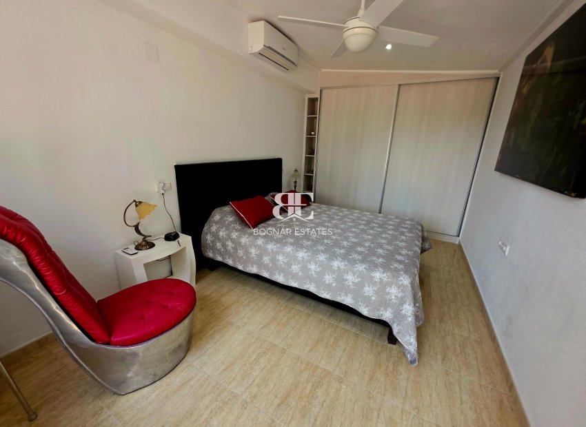 Resale - Villa -
Catral