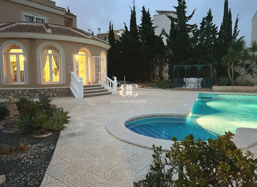 Resale - Villa -
Ciudad Quesada - Pueblo Bravo