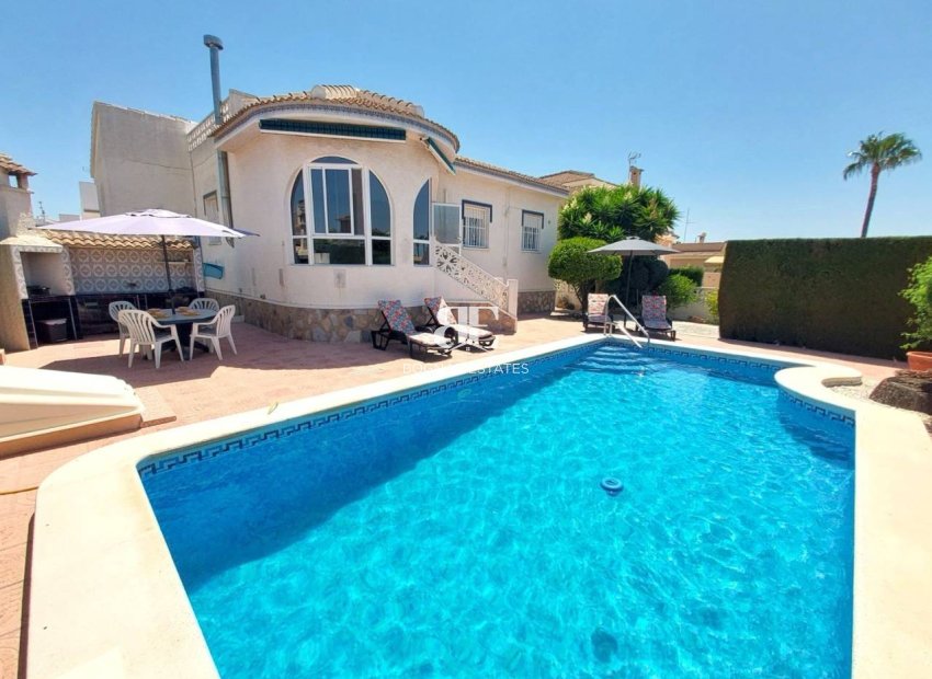 Resale - Villa -
Ciudad Quesada - Pueblo Bravo