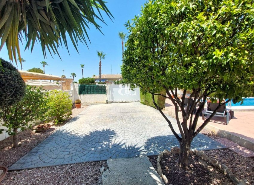 Resale - Villa -
Ciudad Quesada - Pueblo Bravo