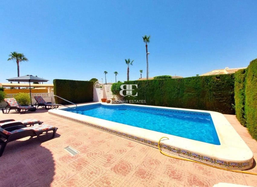 Resale - Villa -
Ciudad Quesada - Pueblo Bravo