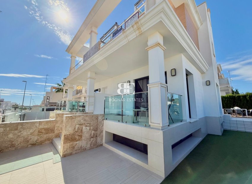 Resale - Villa -
Ciudad Quesada - Pueblo Bravo