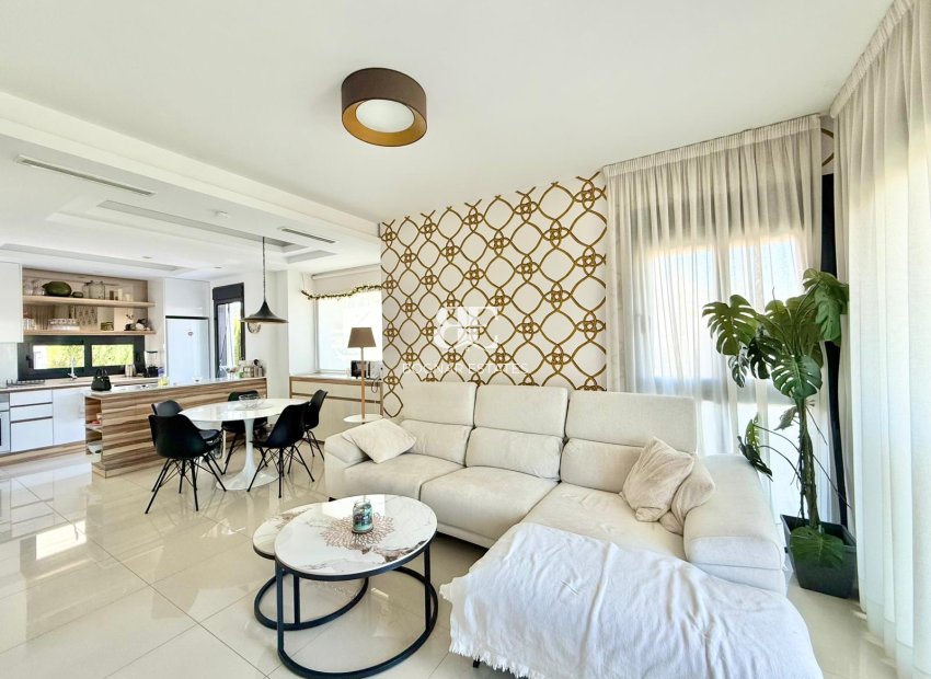 Resale - Villa -
Ciudad Quesada - Pueblo Bravo