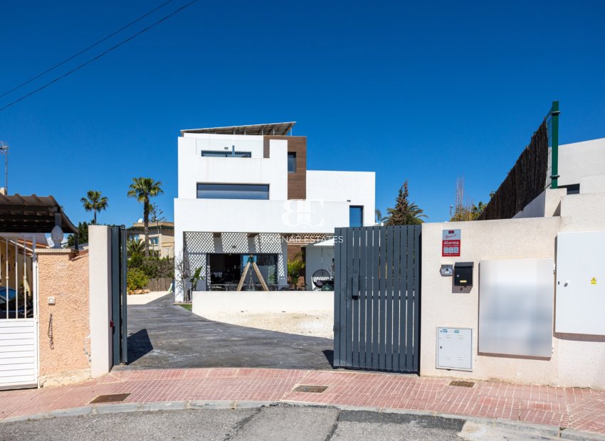 Resale - Villa -
Ciudad Quesada - Town Center