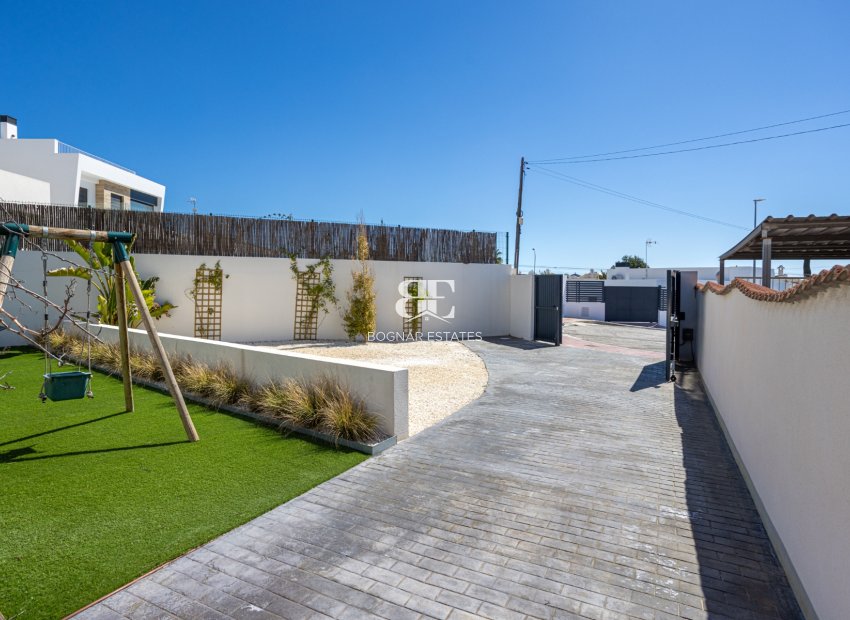 Resale - Villa -
Ciudad Quesada - Town Center