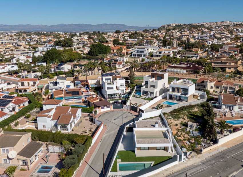 Resale - Villa -
Ciudad Quesada - Town Center