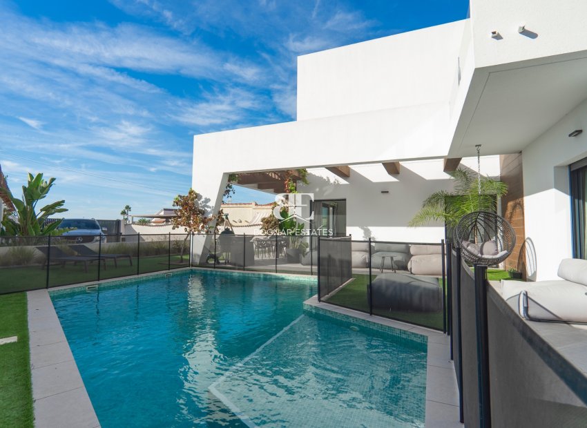 Resale - Villa -
Ciudad Quesada - town