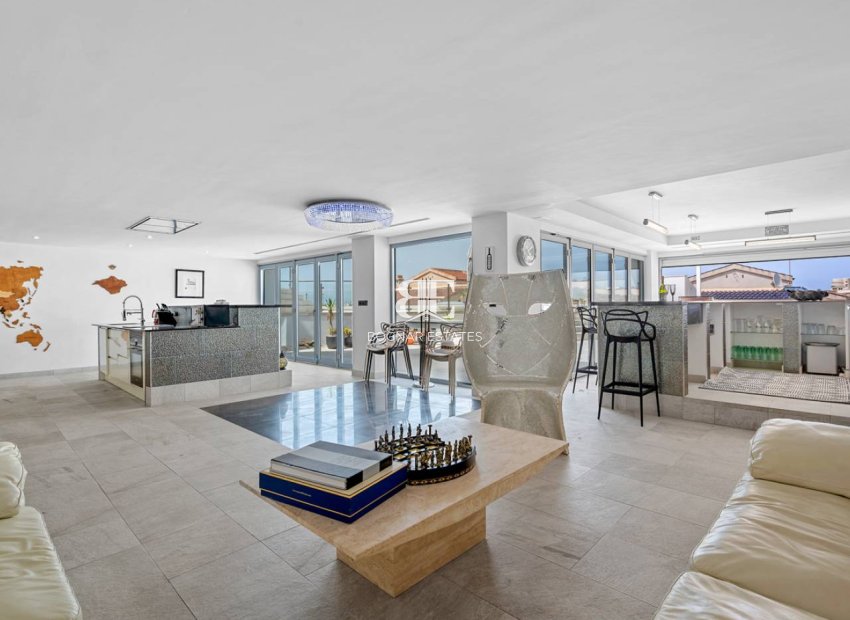 Resale - Villa -
Ciudad Quesada