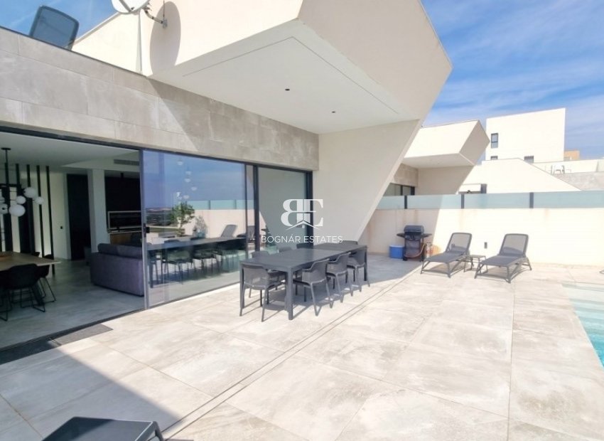 Resale - Villa -
Ciudad Quesada