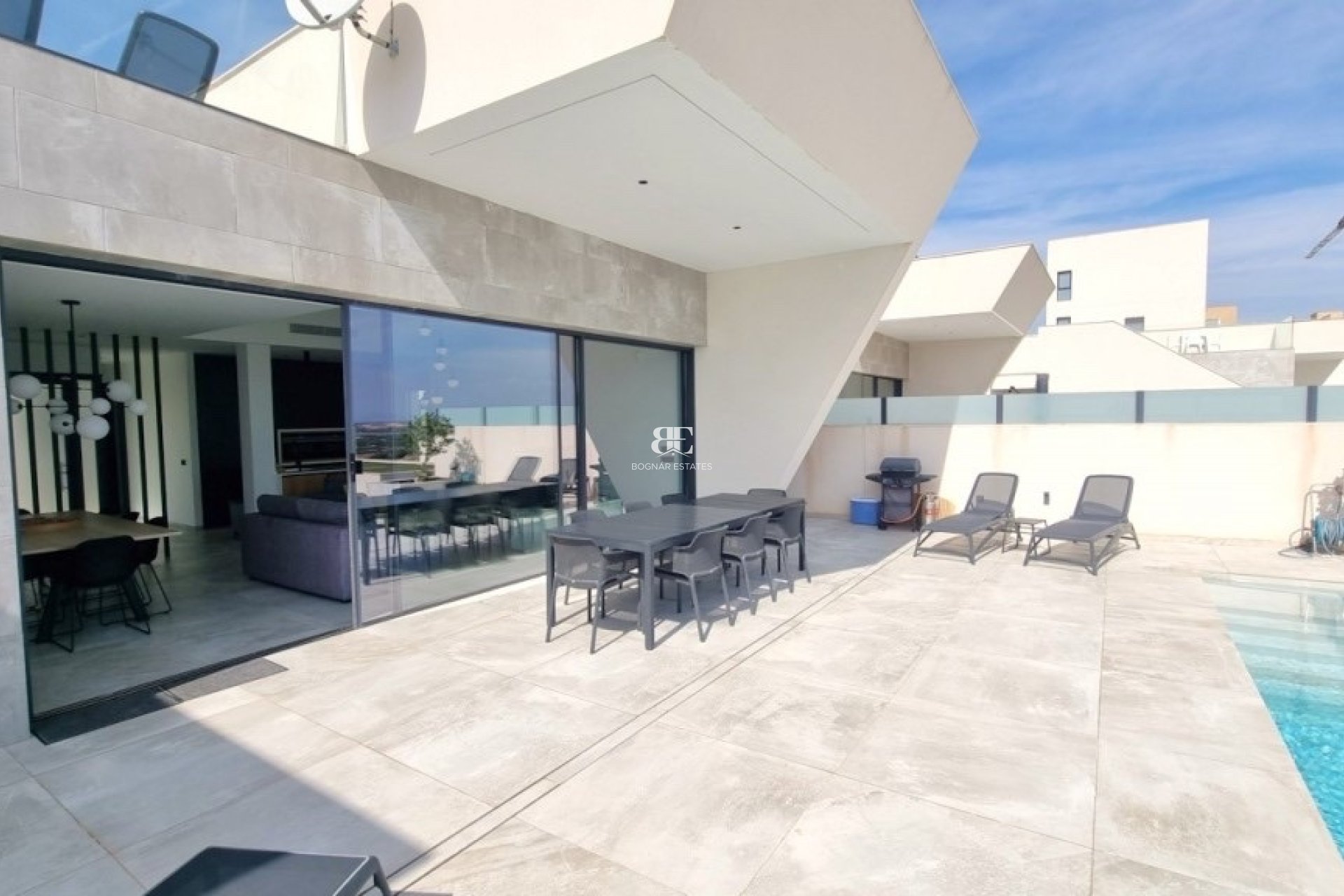 Resale - Villa -
Ciudad Quesada