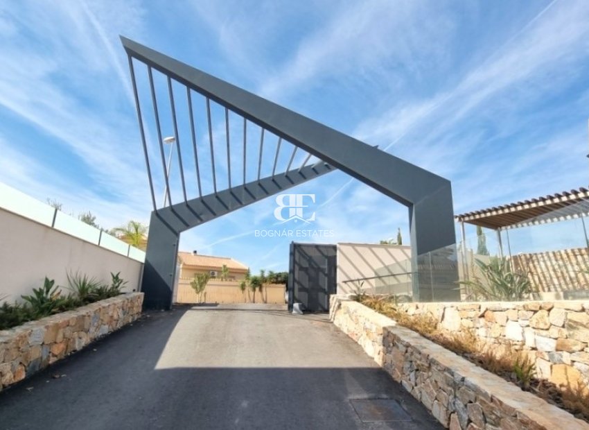 Resale - Villa -
Ciudad Quesada