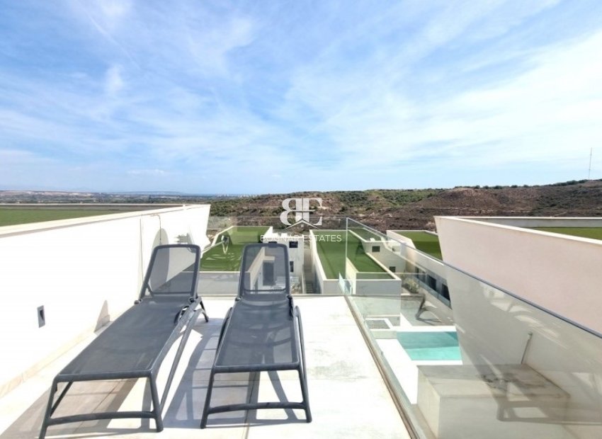 Resale - Villa -
Ciudad Quesada